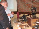 De expositie van landmeetinstrumenten